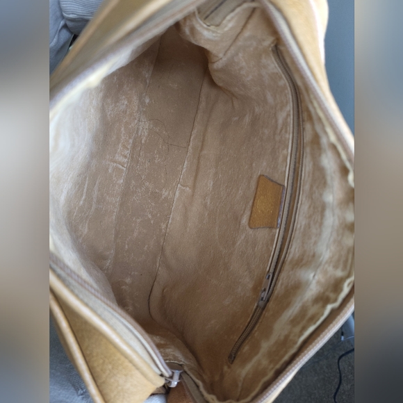 Gucci Vintage Crossbody Camera Bag, Leather Unisex - Picture 10 of 12